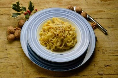 Pasta Mit Walnüssen Und Weissem Trüffelöl