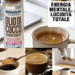 Preparazione di un Bulletproof Coffee con olio di cocco liquido Benvolio. Supporto per l'energia mentale e la lucidità totale grazie agli MCT dell'olio di cocco